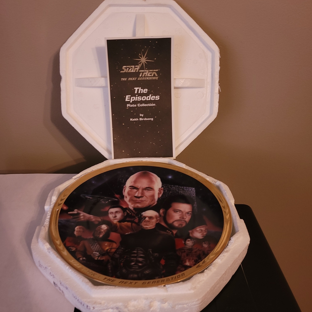 Star Trek Collector's Plate with Gold Trim